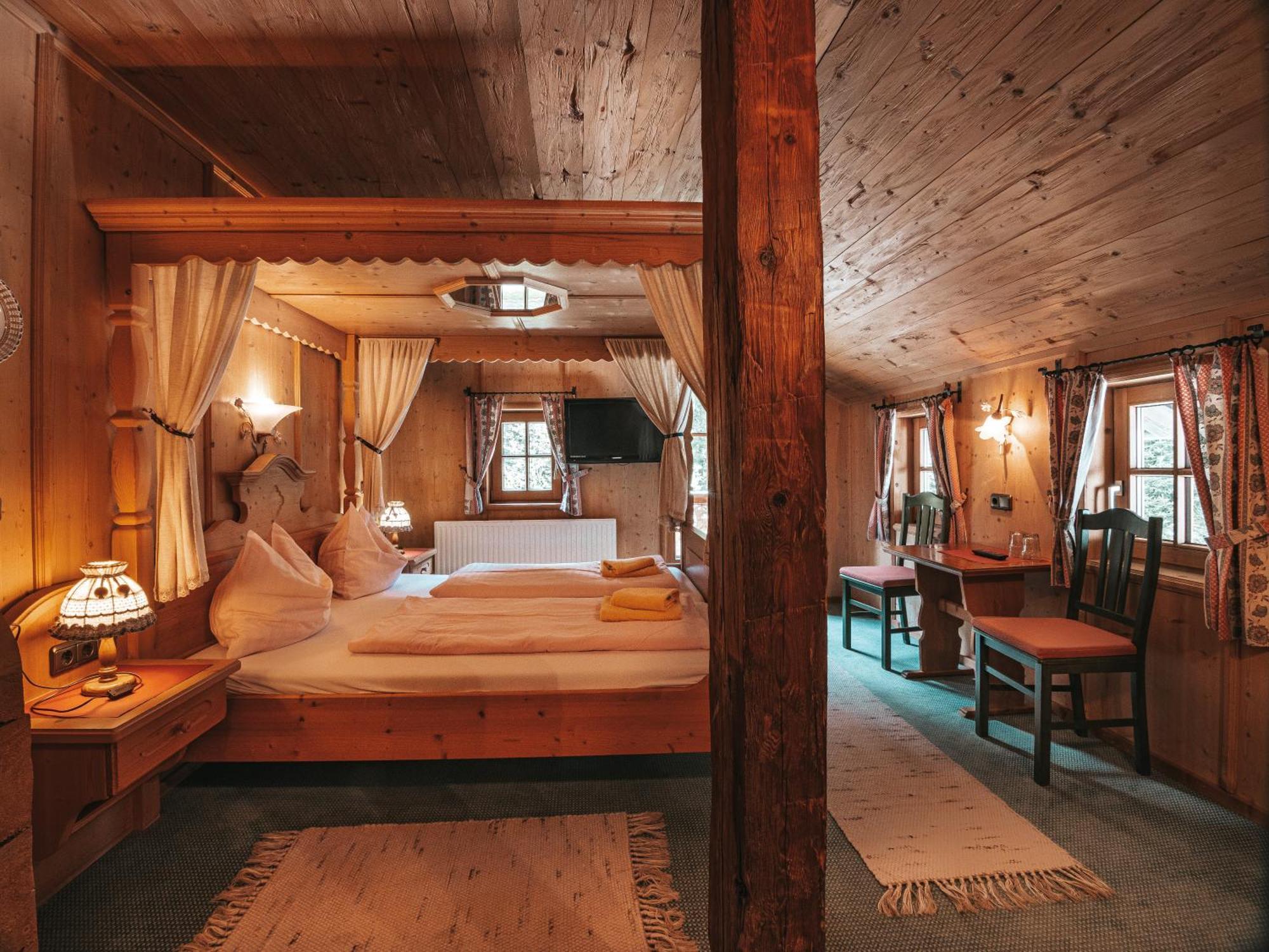 Hotel Mitterhof แกร์ลอส ภายนอก รูปภาพ